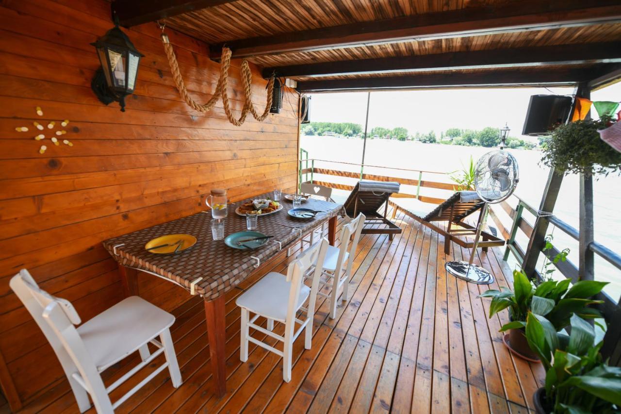 Sagando - Floating House On Sava River Belgrade Extérieur photo